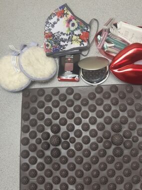 Beauty Bundle Saje Reflexology Foot Mat, Eyeshadow, Norwax Mask, Face Puffs